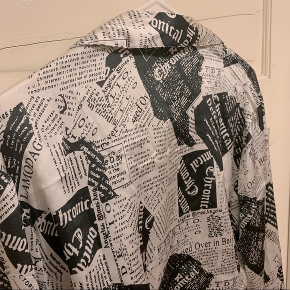 Dizzy Lizzy Satin Long Sleeve Cropped Newspaper Print Tie Wrap Style Blouse XL - Picture 9 of 10